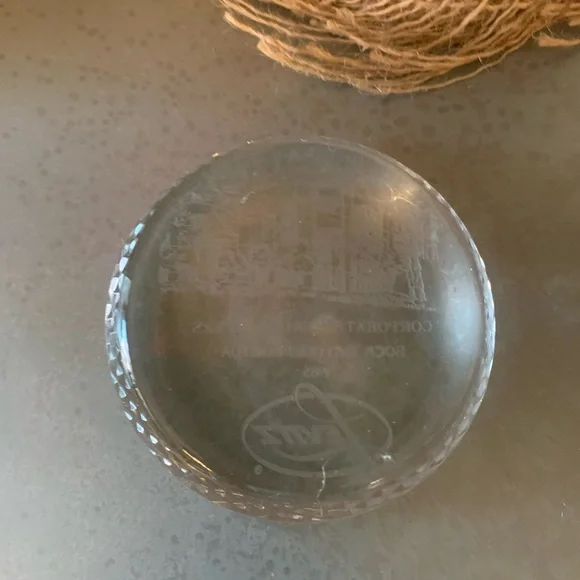 Fully HANDCRAFTED, Clarenbridge Crystal paper weight, IRELAND. Original box.